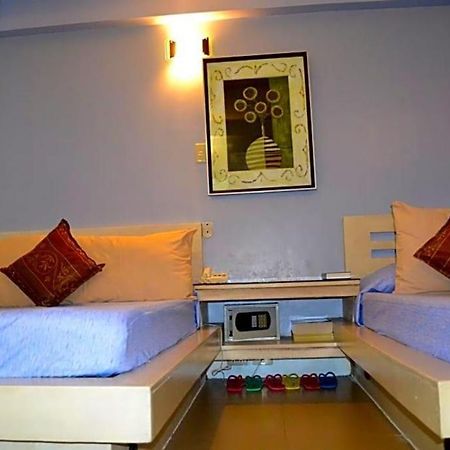Franchise One Hotel Makati City Ngoại thất bức ảnh
