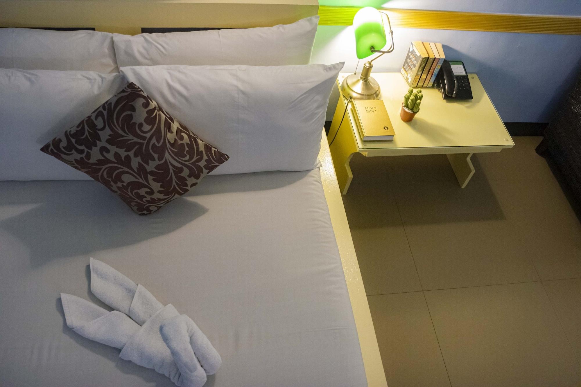 Franchise One Hotel Makati City Ngoại thất bức ảnh