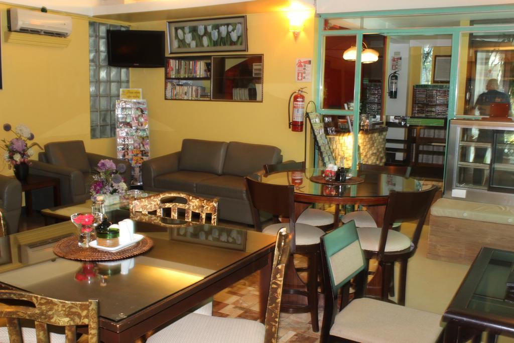 Franchise One Hotel Makati City Ngoại thất bức ảnh