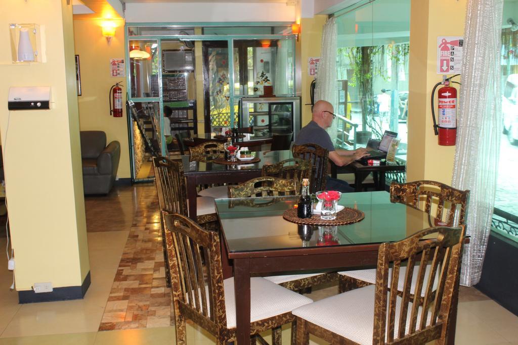 Franchise One Hotel Makati City Ngoại thất bức ảnh