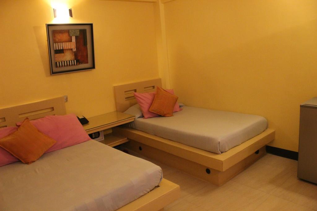 Franchise One Hotel Makati City Ngoại thất bức ảnh
