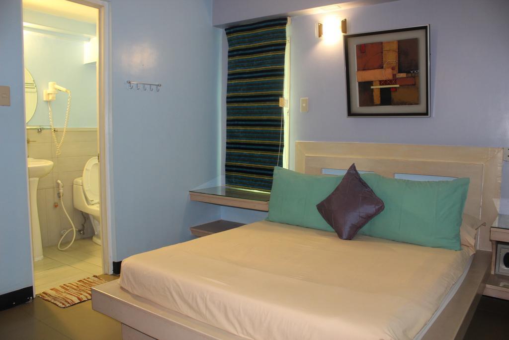 Franchise One Hotel Makati City Ngoại thất bức ảnh