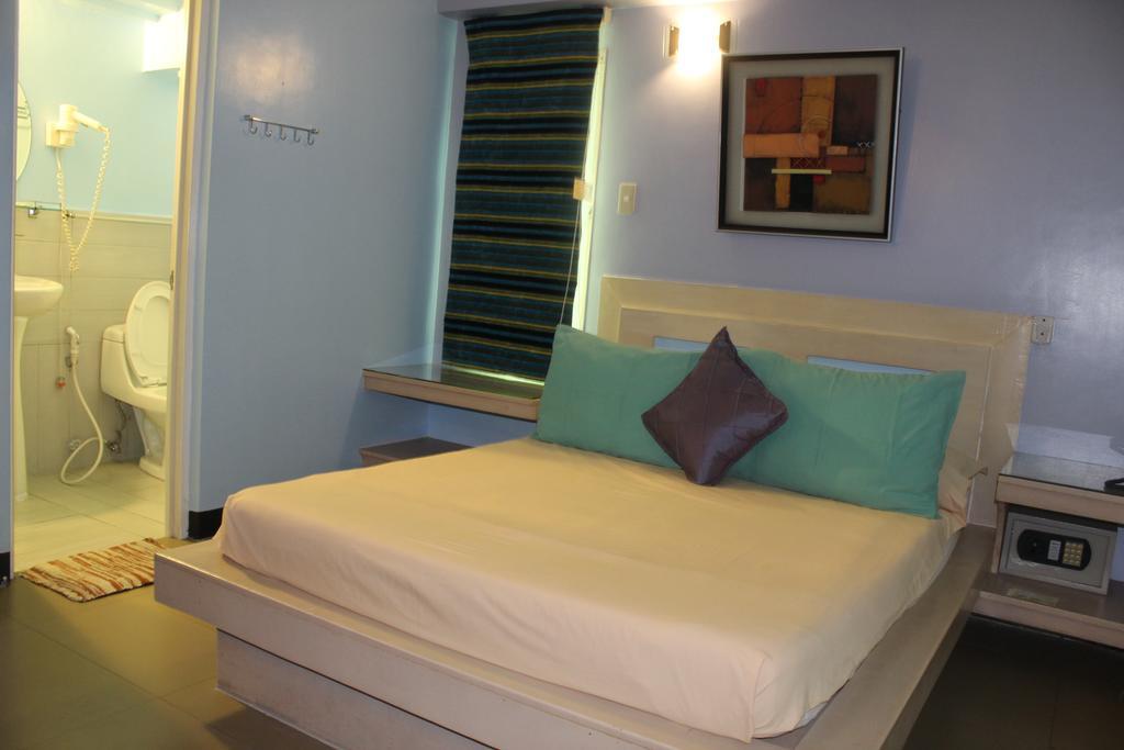 Franchise One Hotel Makati City Ngoại thất bức ảnh